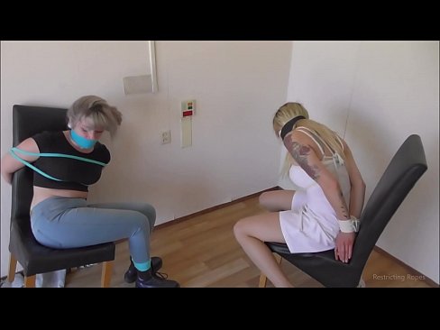 ❤️ Asılı / bağlanmış və ağzı bağlanmış / çətinlik içində olan qız Porn video az.tukifporno.ru ❌